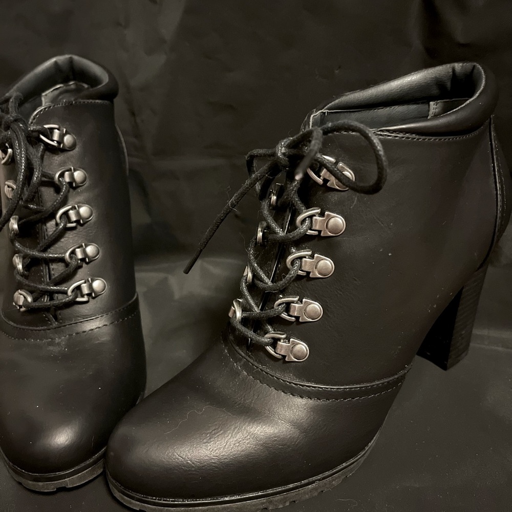 Black heeled boots
